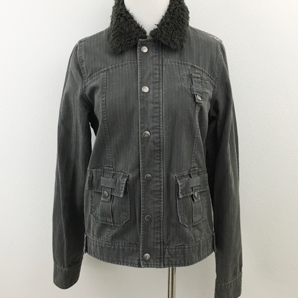 Faux Fur Collar Denim Jacket - Picture 4 of 14